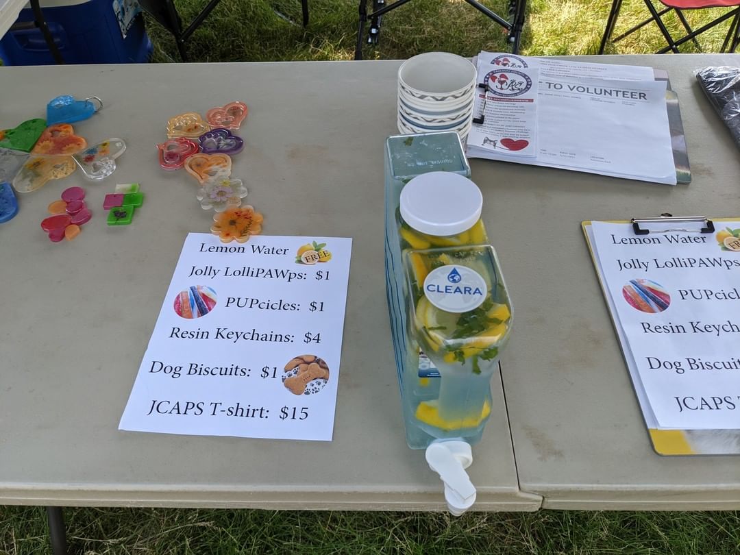 Hey folks it's that time of week again. Come check us out at the Farmers Market at Ashley Park. 2:30 - 5:30.

We've got:

Shirts
Coffee Cups
Coffee
Lemon Water
Jolly LolliPAWps (jolly rancher lollipops)
Epoxy resin key chains
Dog treats

Everything goes to support the cause and care for animals. We'd love to see your pawed pals as well. Just remember it's hot outside, some stay cool and hydrated.