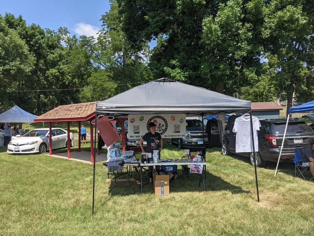 It's Thursday, that means Riverside Farmers' Market - Jackson, MN  down here at Ashley Park (2:30 - 5:30). It is also July so show us your Stars and Stripes! We've got new cups, and shirt designs! 

Any purchase or donation also get you entered into our raffle!!