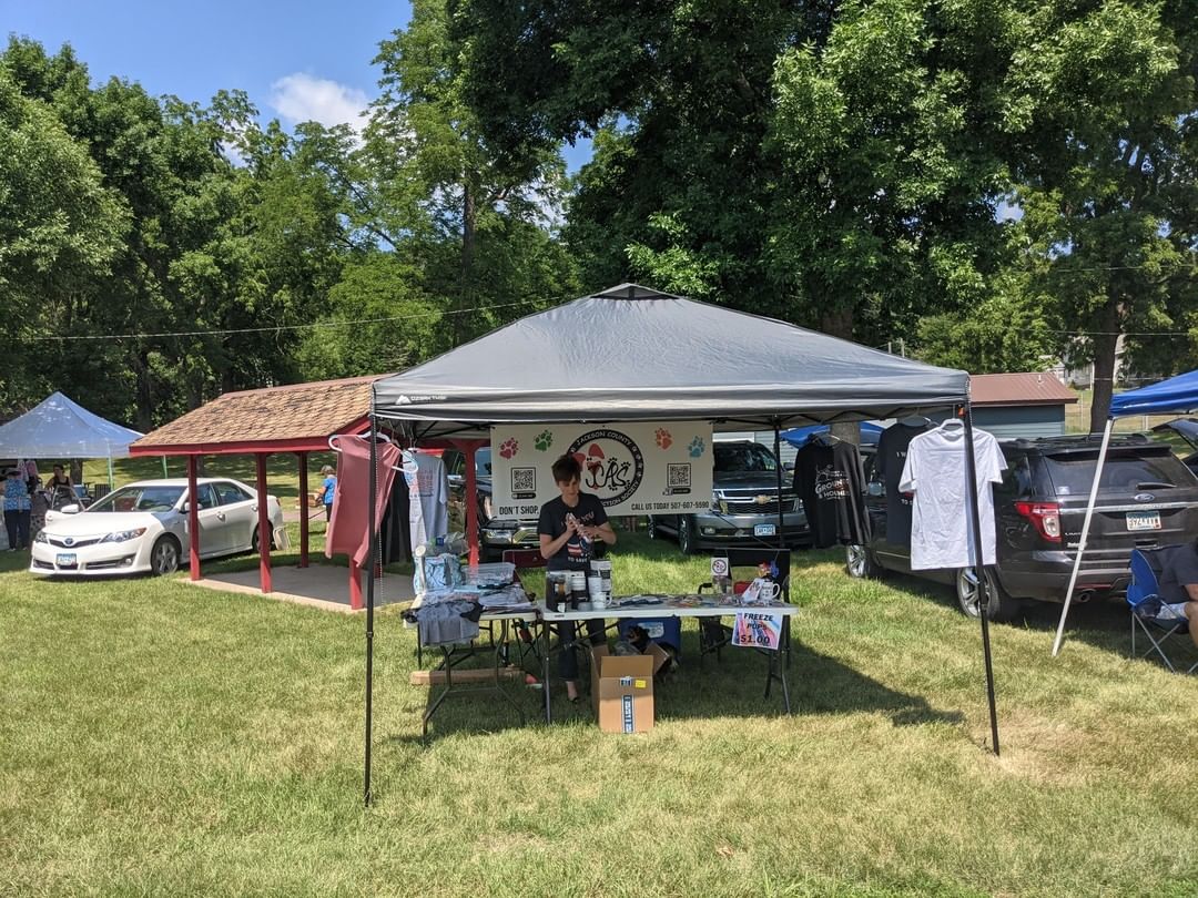 It's Thursday, that means Riverside Farmers' Market - Jackson, MN  down here at Ashley Park (2:30 - 5:30). It is also July so show us your Stars and Stripes! We've got new cups, and shirt designs! 

Any purchase or donation also get you entered into our raffle!!