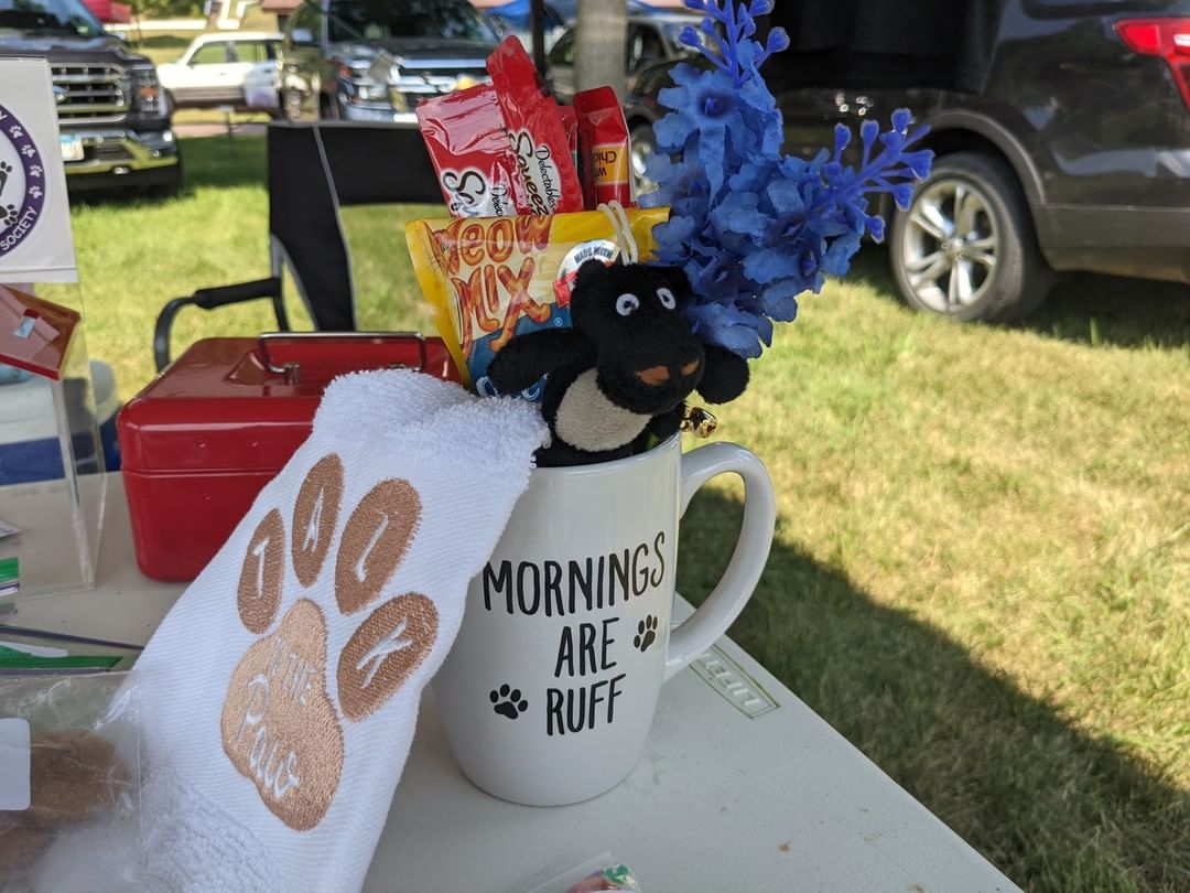 It's Thursday, that means Riverside Farmers' Market - Jackson, MN  down here at Ashley Park (2:30 - 5:30). It is also July so show us your Stars and Stripes! We've got new cups, and shirt designs! 

Any purchase or donation also get you entered into our raffle!!