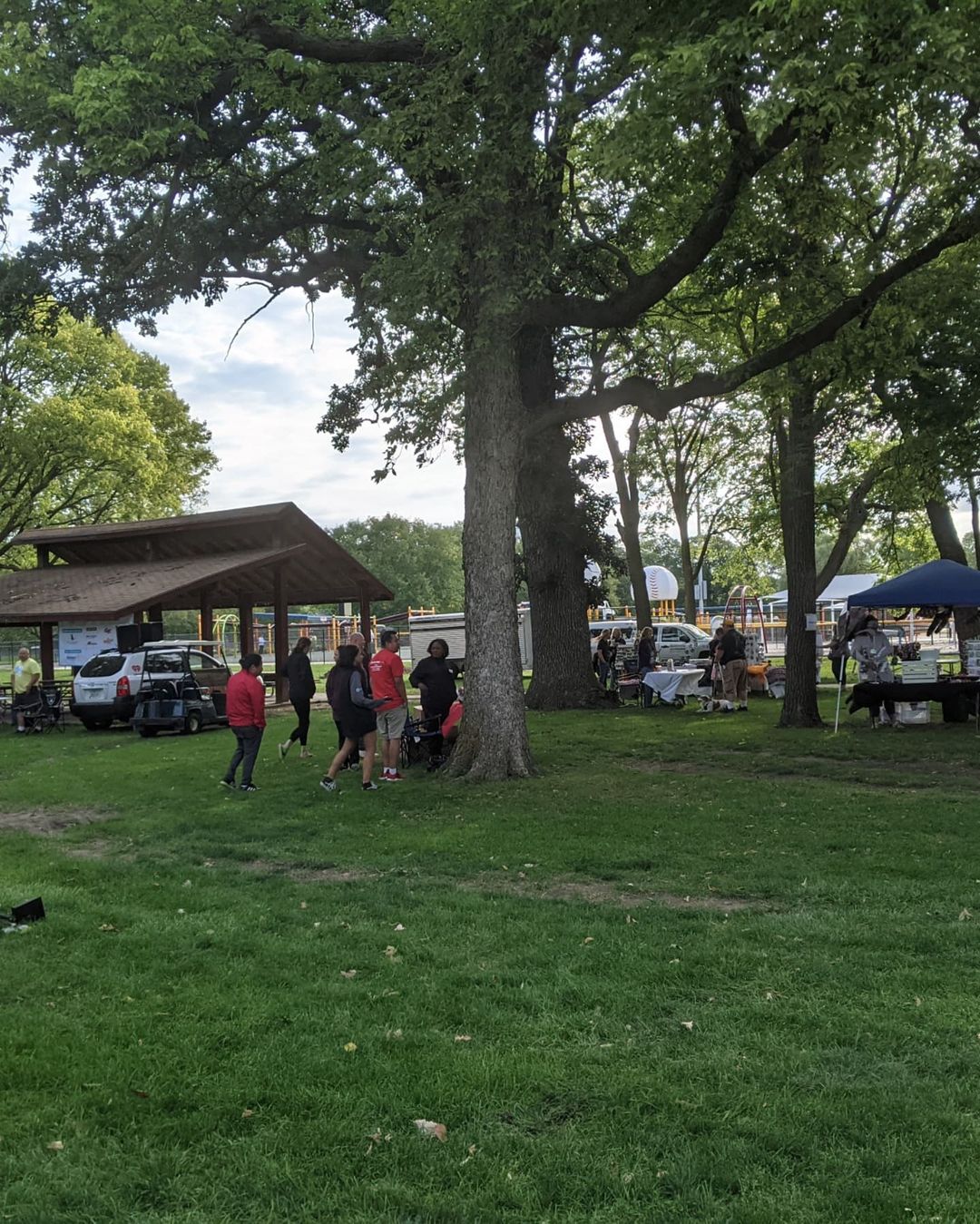 TODAY IS THE DAY EVERYBODY. Today is our Pets on Parade! We have vendors, food, and most importantly - ANIMALS! We're here until noon and we have kiddos to adopt and places to shop. We also have our silent auction and our run and walk is underway. If you're looking for a new fur-friend, or you want to take a look at what we have available for our auction,  or even if you just have some free time on your hands - come check us out over at Riverside Park! We'd love to see ya 🐾🐱🐶

<a target='_blank' href='https://www.instagram.com/explore/tags/petsonparade2021/'>#petsonparade2021</a>
<a target='_blank' href='https://www.instagram.com/explore/tags/siouxlandhumanesociety/'>#siouxlandhumanesociety</a> 
<a target='_blank' href='https://www.instagram.com/explore/tags/siouxcityadopts/'>#siouxcityadopts</a>
<a target='_blank' href='https://www.instagram.com/explore/tags/siouxcityshops/'>#siouxcityshops</a>
<a target='_blank' href='https://www.instagram.com/explore/tags/adoptdontshop/'>#adoptdontshop</a>
<a target='_blank' href='https://www.instagram.com/explore/tags/puppies/'>#puppies</a>