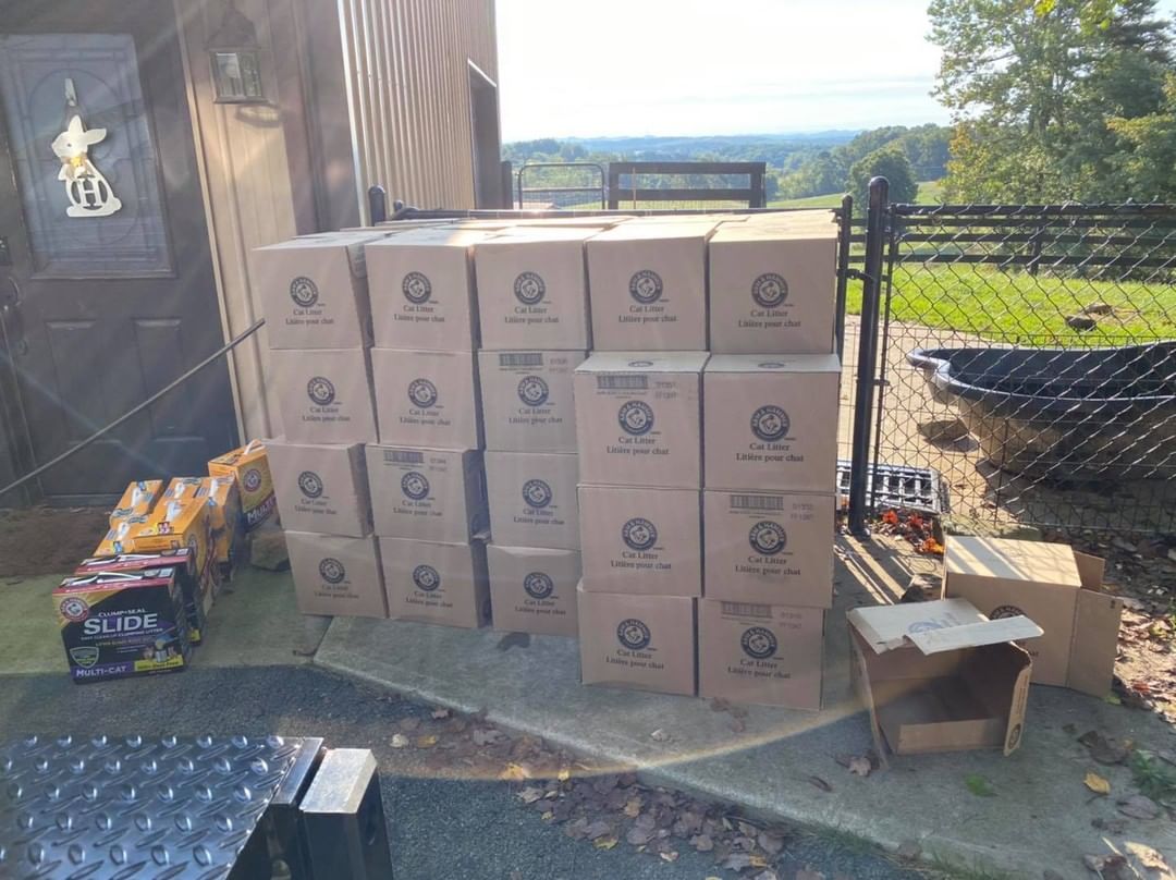 Big thank you to Kelly Basham and Guardians of Rescue for the wonder donation of litter ❤️❤️. We will be forever appreciative!