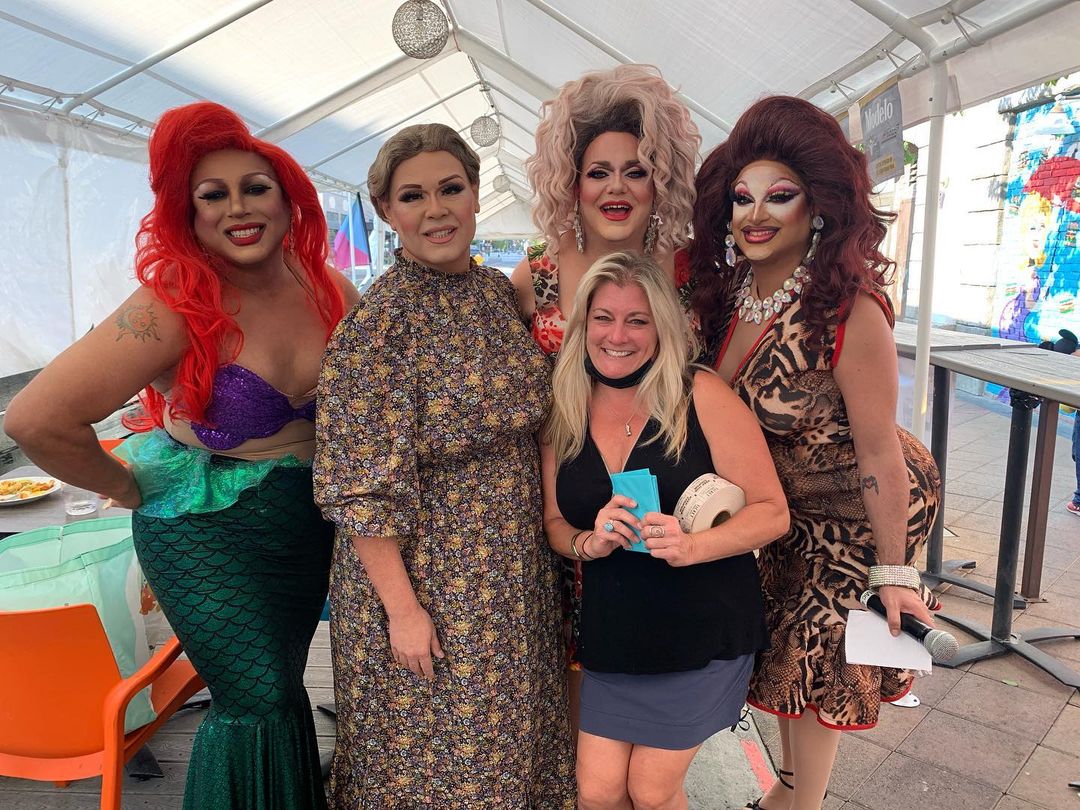 There was great fun, glamour, and puppy love all around at @hamburgermaryslb “Drag for Wags” fundraiser.  And that was before the show started! <a target='_blank' href='https://www.instagram.com/explore/tags/fearlessleader/'>#fearlessleader</a> fit right in, the puppies had fun, and our volunteers helped out. But the glamour girls were the focus, even off-stage. <a target='_blank' href='https://www.instagram.com/explore/tags/sparkyandthegang/'>#sparkyandthegang</a> <a target='_blank' href='https://www.instagram.com/explore/tags/fundraiser/'>#fundraiser</a> <a target='_blank' href='https://www.instagram.com/explore/tags/thanksyoursupport/'>#thanksyoursupport</a> <a target='_blank' href='https://www.instagram.com/explore/tags/helpsdogsinneed/'>#helpsdogsinneed</a> <a target='_blank' href='https://www.instagram.com/explore/tags/dragqueens/'>#dragqueens</a> <a target='_blank' href='https://www.instagram.com/explore/tags/arekind/'>#arekind</a> <a target='_blank' href='https://www.instagram.com/explore/tags/adoptdontshop/'>#adoptdontshop</a> <a target='_blank' href='https://www.instagram.com/explore/tags/rescuepuppies/'>#rescuepuppies</a>