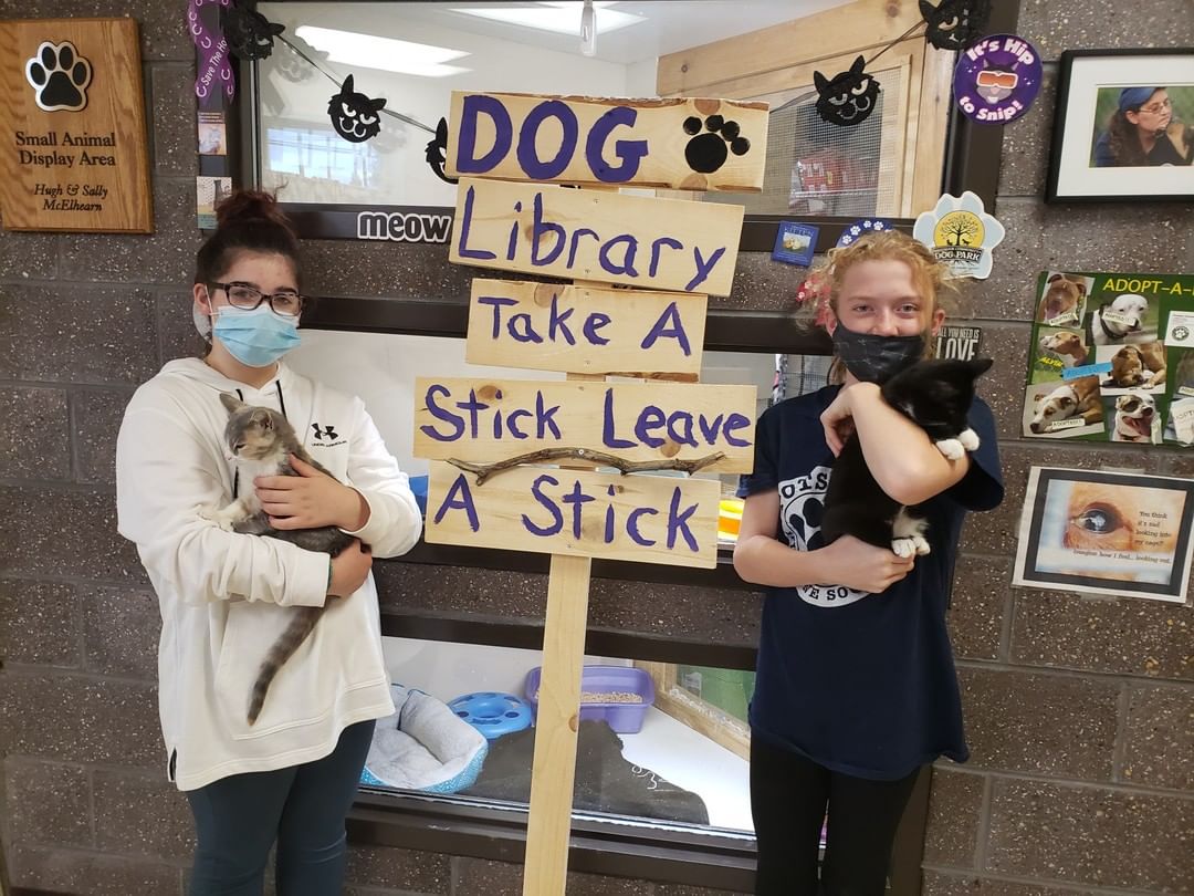 PHS would like to give a HUGE thank you to Nevaeh and Bri for making and donating a great new sign for our dog park along with handmade bracelets and yummy dog treats!! THANK YOU 💕🐾