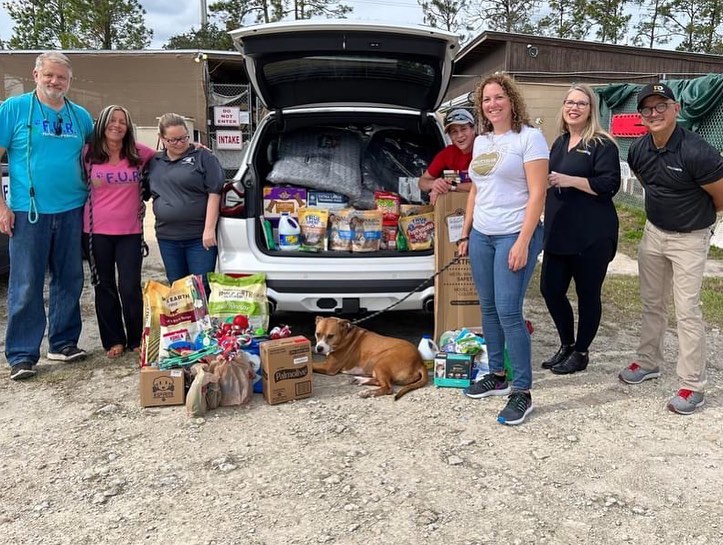 We love our corporate partners! Thank you @pauldavisnynj for helping these wonderful Putnam County dogs. ♥️🐾

If your organization is interested in coordinating a volunteer day with F.U.R. let us know!