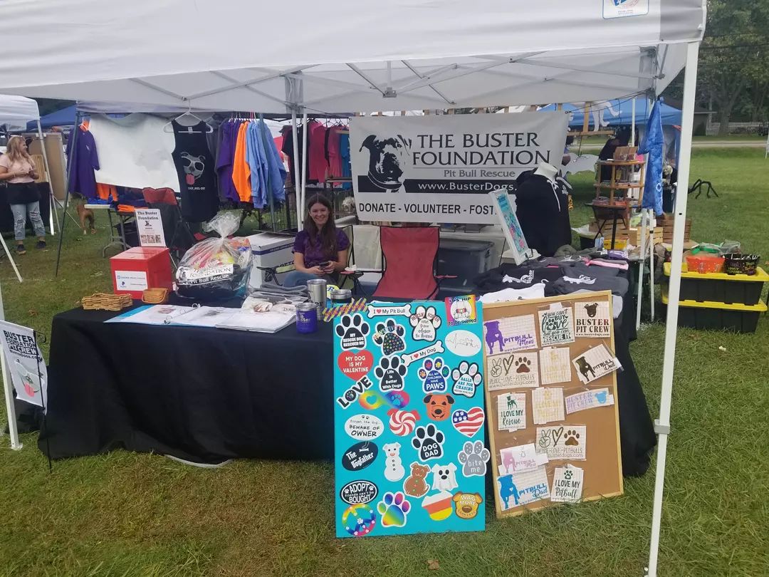 Come check out Buster foundation at Blue sky Ice cream and hamburgers all weekend!  We've already made some bully friends 🐶!
<a target='_blank' href='https://www.instagram.com/explore/tags/thebusterfoundation/'>#thebusterfoundation</a>
<a target='_blank' href='https://www.instagram.com/explore/tags/pitbull/'>#pitbull</a>
<a target='_blank' href='https://www.instagram.com/explore/tags/pitbullsofinstagram/'>#pitbullsofinstagram</a>
<a target='_blank' href='https://www.instagram.com/explore/tags/icecream/'>#icecream</a>
<a target='_blank' href='https://www.instagram.com/explore/tags/burgers/'>#burgers</a>