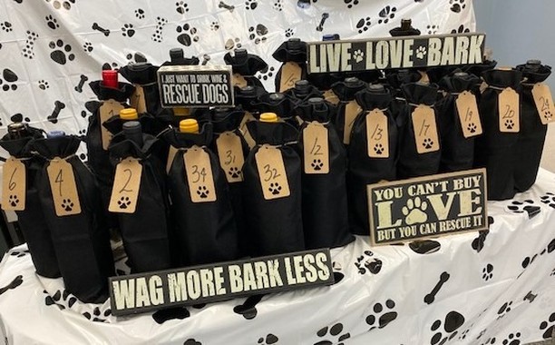 Just a little over 3 hours until the fun begins!

Art of Bark - It's a Dog's Life Calendar Release event starts at 6:00 PM

We're still adding great items to the auction but we're READY!

Watch our latest videos and register for some great fun at https://fundraiser.bid/HRAAD2022Calendar

Be sure to check back throughout the weekend!
Auction ends Sunday at 6:00 PM