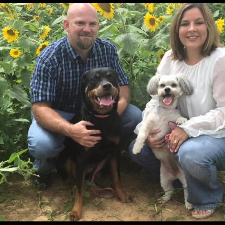 THE WINNER OF THE HSIC CHRISTMAS VACATION RAFFLE IS …. Marian Austin
Here she is, pictured with her husband Joel and her two dogs Nala and Kiera.  Marian is a strong supporter of HSIC and the work we do in Independence county and beyond. 

Thank you to everyone who purchased a ticket.  We couldn’t do the work we need to do without you and your support. 

Please reach out to our sponsors and tell them thank you too!

@lyoncollege 
@batesvilleareachamber 
@melbatheater 
Amanda Gay Massage
@theriver_steakngrill 
SweetieCakes 
Randy Reichardt Insurance
Batesville Coltons Steakhouse
@bluemooncoffee