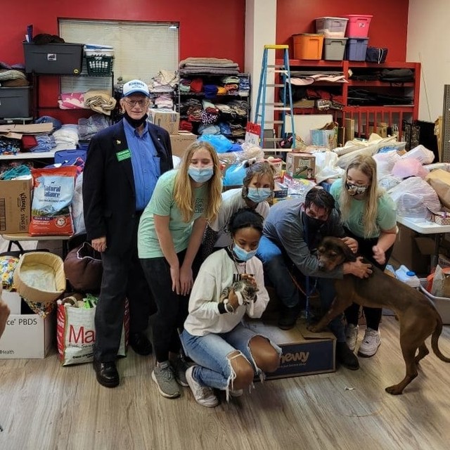 Thank you so much to the Bay Village Key Club for collecting an entire SCHOOL BUS worth of donations!

This will go a long way to helping our animals!