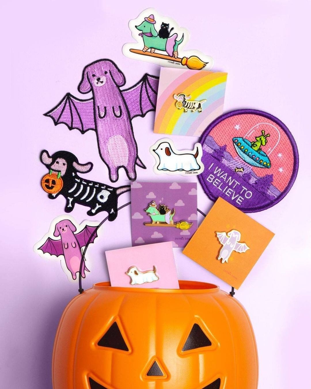 It’s Wildcard WEENSday! We are continuing the fun with our Happy Halloweenie costume contest by giving one lucky Wiener a $50 gift card from @weenieton 💗🌭 by the Queen of Weens Stefanie Shank herself! 🌭💗

If you and your ween haven’t wiggled over to Weenieton’s site to check out their cute merch, DO! It’s absolutely weenderful! 💗🐶💗

How to be eligible for this prize you ask?

Starting today at 8am, til Thursday 8am (EST for any of you west coast weens) - the contestant that gets the most unique donations (this is for charity after all! 😉) will win this prize!

Keep in mind - the more people that vote with their wallets for your ween, the better your chances at winning. Repeat donors will only count as one entry, so go bark to your buds that your ween needs to win!

<a target='_blank' href='https://www.instagram.com/explore/tags/hint/'>#hint</a> 🥰 Doing well here will also give you a 