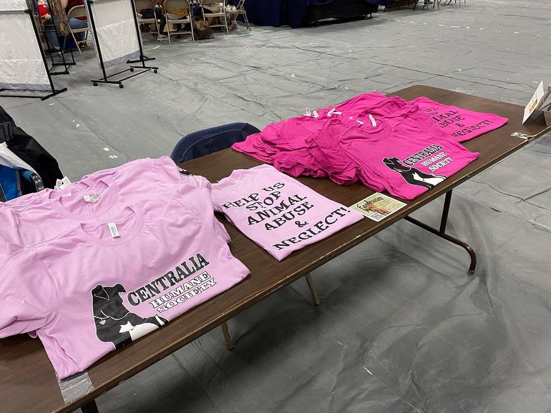 Come visit us today at Centralia Recreation Complex! We have our NEW shirt colors that you voted on! These shirts are made out of a softer material than our “normal” shirts. Come get one before they’re gone! 

We also have bracelets, can coozies, and our watercolor fundraiser here! Stop on by! 🐾