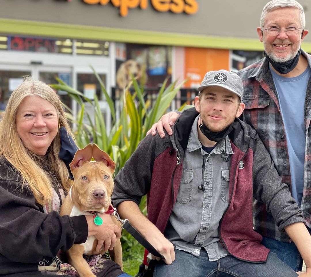 🎉 Dandelion was adopted by Bonny and Joe! They lost their pit bull Diesel a few months ago and were finally ready to adopt another dog. They love the breed and are committed to training another puppy. Have a happy life sweet Dandelion!!