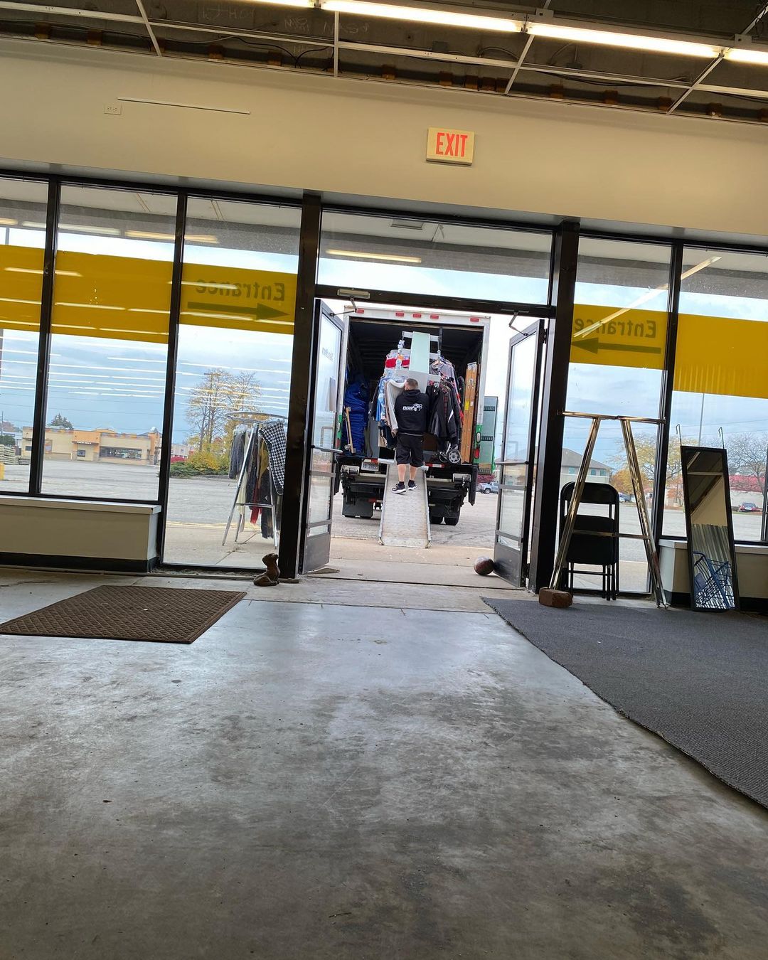 We wrapped up another fantastic day of moving our Harbor Humane Resale Store yesterday, and need to give the most massive shout out to our friends at @boerstransfer for all of their help! This team of TWO moved FOUR truckloads in only 4 hours (yes, you read that right)! 
We are beyond grateful for their generosity in donating their time and efforts to help us get it done. Working with their team was not only fun, but a breeze - please check them out for any of your moving or storage needs! 

Our old space is now empty, which is a very bittersweet feeling for everyone... we'll be spending the next week getting the new space prepped and ready for our Grand Opening at 716 Chicago Drive <a target='_blank' href='https://www.instagram.com/explore/tags/200/'>#200</a> on Saturday, November 20th, and hope to see you then!