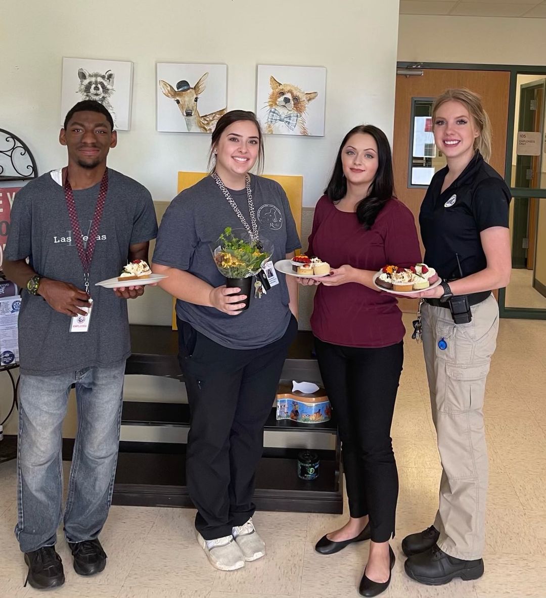 Thank you, Fort Bend Pets Alive and Shelter Pets Advocacy Network for pampering shelter staff with lunch, dessert, and flowers this afternoon! 💛