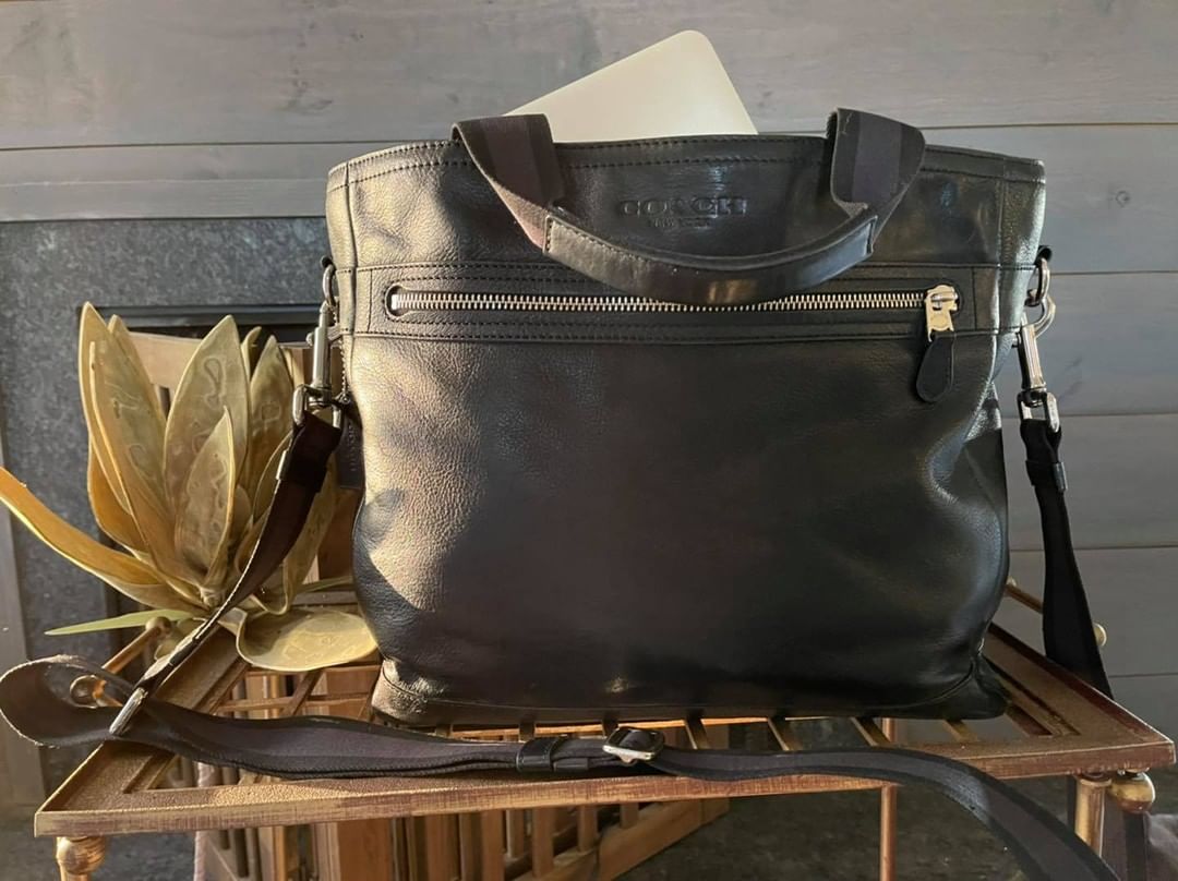 A sneak peek of some of the purses will have at Purses 4 Pawz this Friday! Stop by Leaf and Bean Newnan to place your bids!! 

The first is a lovely black Coach large enough to hold a laptop and all it essentials 🤩

Proceeds from the purse auction go to NCHS cats and dogs 😻