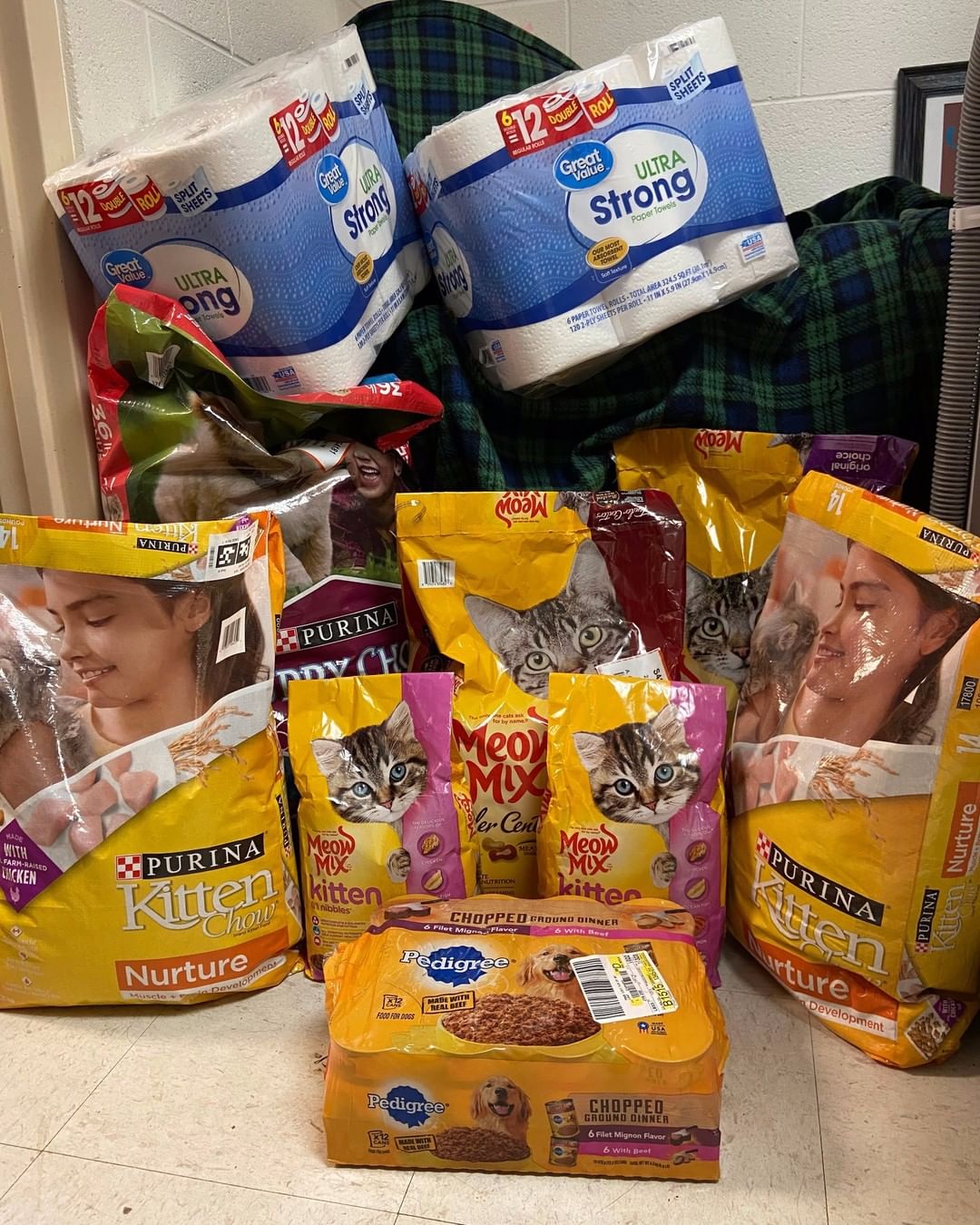 We were so thankful when this wonderful donation of goodies arrived on our doorstep.  We desperately needed every single thing in the picture and we are already putting it to good use.  We don't know who the wonderful and generous person was who donated, but we surely do appreciate you.