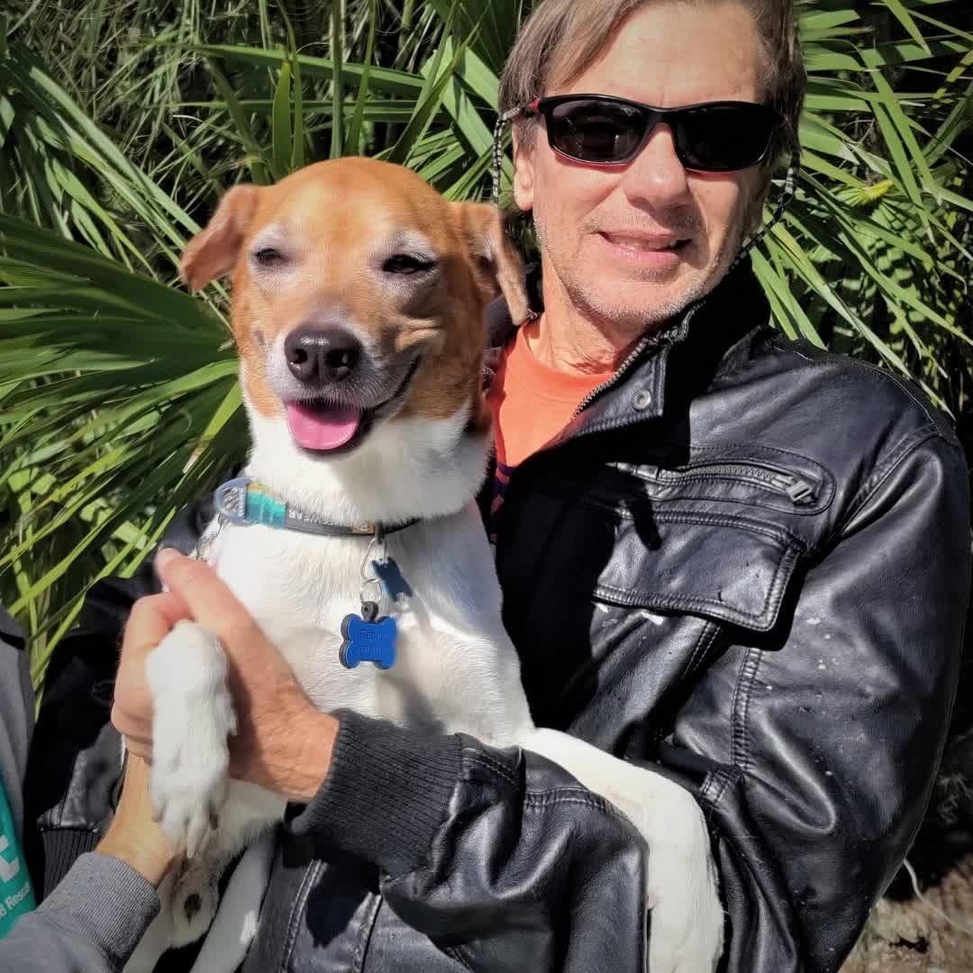 🐕Pepito's road trip🐾
His foster family took him on vacation in North Florida and here's what they had to say about Pepito: 