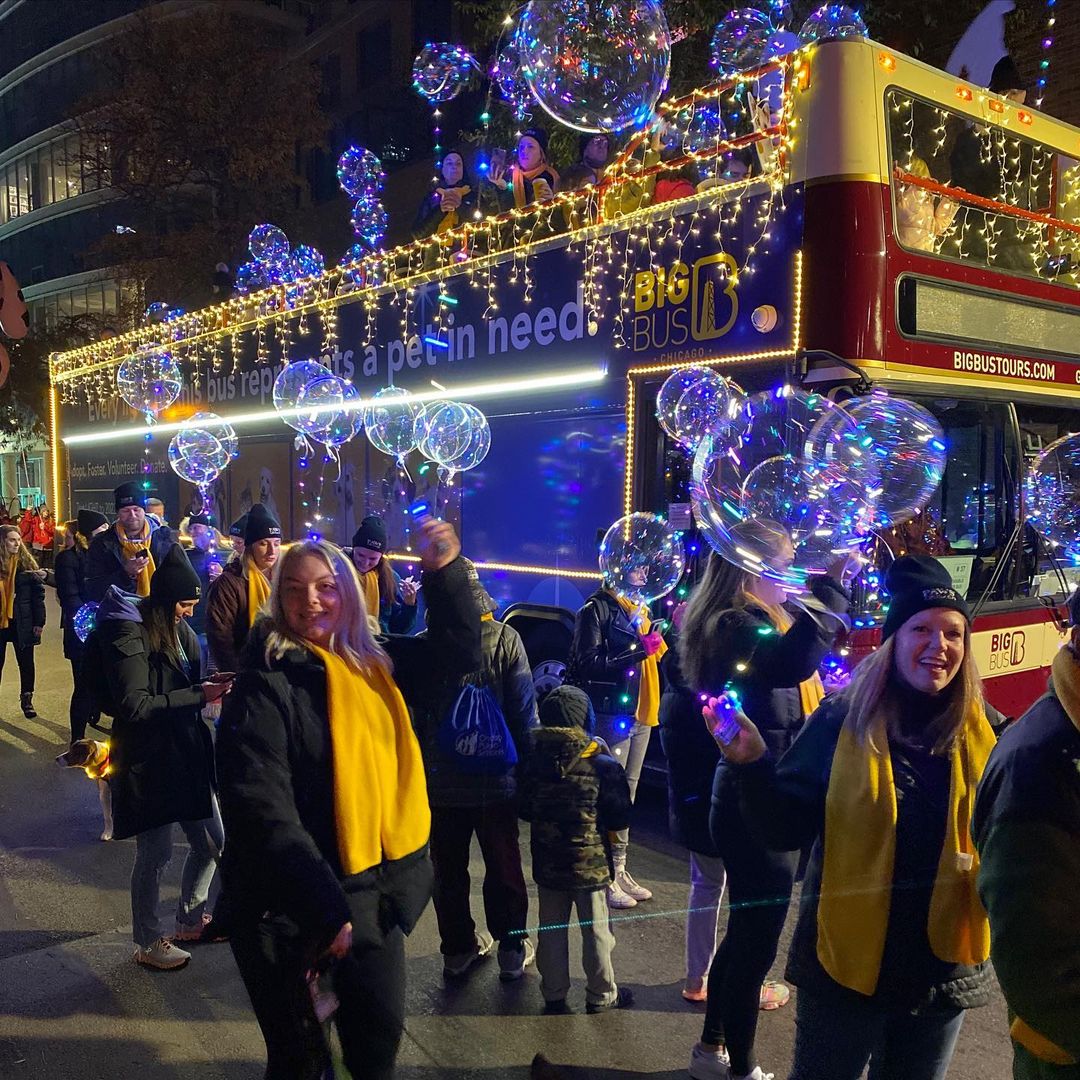 What a wonderful time we had in the  @themagmile Lights Parade last night, celebrating with hundreds of thousands of friends & animal lovers! 

Miss it? No worries – catch it tonight at 6pm on @abc7chicago as we 