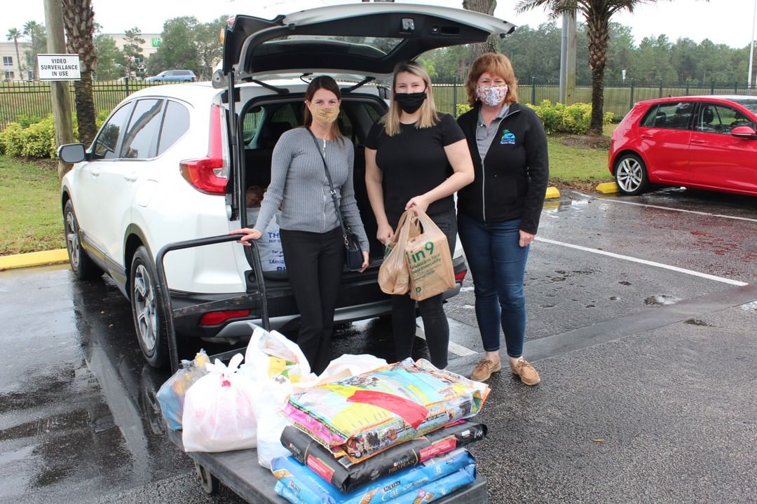 Special thanks to Jenna and Lauren of Randstad Ormond Beach for their donation of pet food and supplies. Just in time for Thanksgiving. Thanks so much for your kindness and generosity.
(bottom photo) - Jenna, Lauren, and Pam Clayton, HHS CFDO.