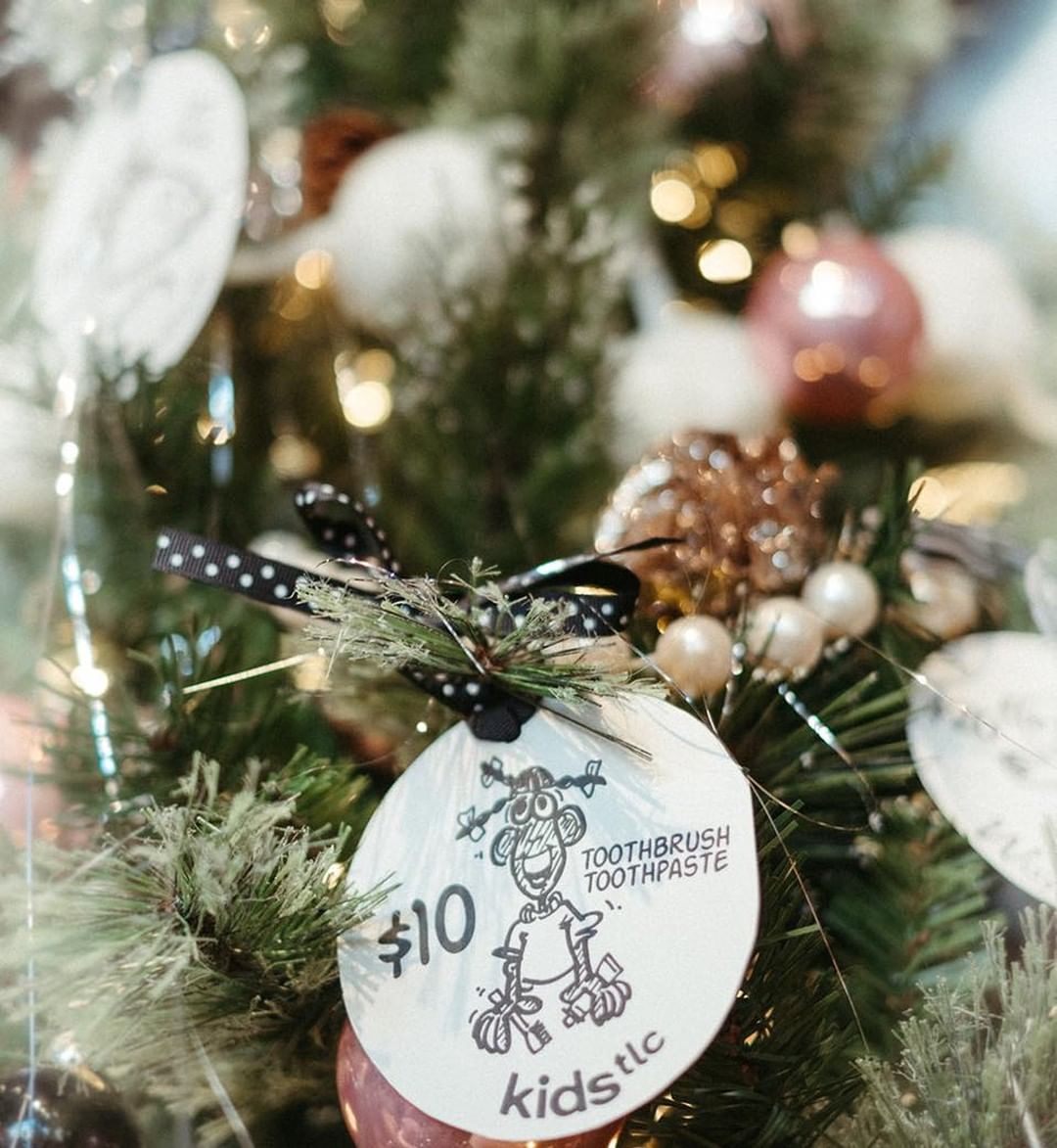 Your support at Do Good Co. this year has meant the world to kids and homeless pets because it allows them to give back to this amazing KC community!⠀⠀⠀⠀⠀⠀⠀⠀

⠀⠀⠀⠀⠀⠀⠀⠀⠀
That being said, tomorrow is small business Saturday!  The Giving Tree is up in honor of Do Good Co. charity partners, KidsTLC and Wayside Waifs.
Your ornament purchase goes directly toward a wishlist of the organization of your choosing, such as craft supplies or dog treats, that will directly impact the Kansas City community. ⠀⠀⠀⠀⠀⠀⠀⠀⠀
⠀⠀⠀⠀⠀⠀⠀⠀⠀
They will be open from 11-7p to help you find those holiday gifts, whether it be a piece of vintage clothing or an ornament from the tree.