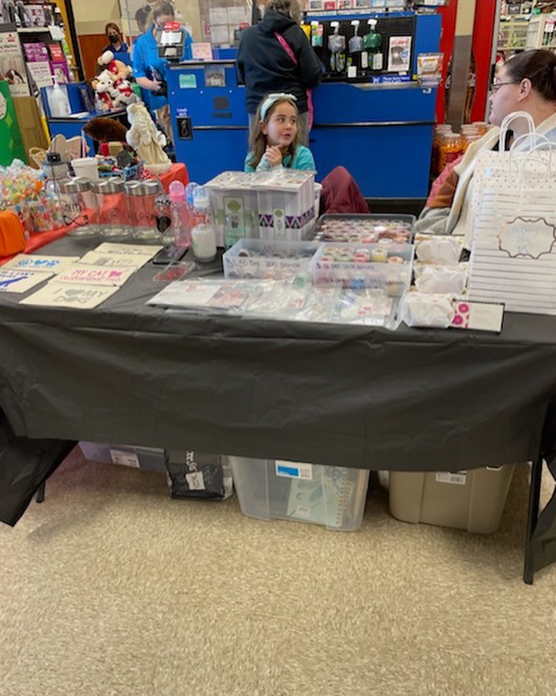 So many wonderful goodies, crafts and beautiful locally made fresh wreaths at Petsmart in Turnersville!🌲 Please stop by and help support homeless and hurting cats and kittens!💚♥️
<a target='_blank' href='https://www.instagram.com/explore/tags/youmakeadifference/'>#youmakeadifference</a> 
<a target='_blank' href='https://www.instagram.com/explore/tags/thankyouforsupportingus/'>#thankyouforsupportingus</a> 
<a target='_blank' href='https://www.instagram.com/explore/tags/rescuedisthebestbreed/'>#rescuedisthebestbreed</a>