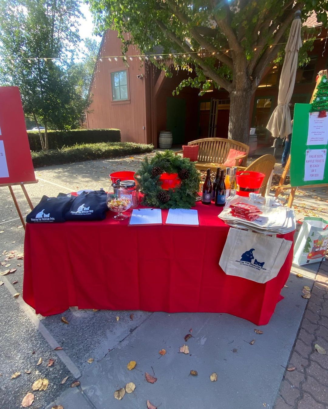 Come join us at St. Mark’s Church on this beautiful day! Flatbread Pizza is here and raring to go! Cookie decorating, the Grinch and so much more! Support our animals this holiday season! ❤️🐶🐱